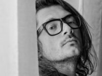 Trishtimi, si një melodi perfekte/ Genc Salihu: Dashuroj mjaftueshëm, sa të mos vdes!