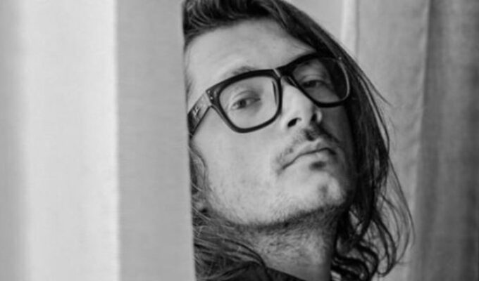 Trishtimi, si një melodi perfekte/ Genc Salihu: Dashuroj mjaftueshëm, sa të mos vdes!