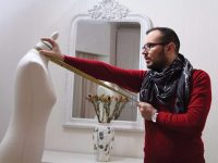 Rrëfimi interesant i Ardi Asllanit: Kur niseshim mes plumbave të ‘97-ës për në Bienalen e Mesdheut dhe koleksioni me çarçafët e gjyshes