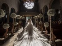 Martohet trashëgimtarja e Swarowski, mahnit me fustanin e kristalet