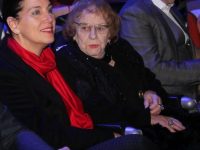 Tinka Kurti nga spitali në Opera, e ndjek shfaqjen nga salla