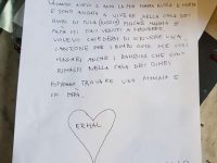 Letra e vogëlushes prek Ermal Metën: Shkruaj një këngë për jetimët si unë