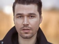 Koncerti i Alban Skënderaj/ “Ti ke sytë me të cilat dua të shoh botën”, salla surprizohet nga propozimi për martesë