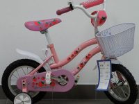 Kujdes! Këto janë lodrat e rrezikshme kineze që mbajnë fëmijët në duart. Lista e publikuar nga Komisioni Europian