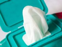 Britania fushatë për “zhdukjen” e pecetave të lagura