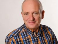 In memoriam për Robert Elsie nga Dorian Koçi