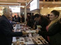 A thua do të vish duke qeshur