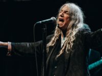 Patti Smith; punk, poezi dhe forca e pastër e të qenit bashkë