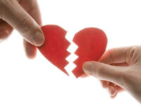 Studimi befasues: Burrat përjetojnë më shumë dhimbje emocionale gjatë ndarjes sesa gratë