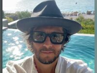 FOTO/ Ermal Meta shijon dhe feston 360 gradë pushimet e tij në Green Coast!