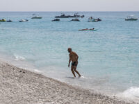VIP-at e huaj zgjedhin Shqipërinë! Pas Melonit, Checco Zalone zgjedh Green Coast për pushime!